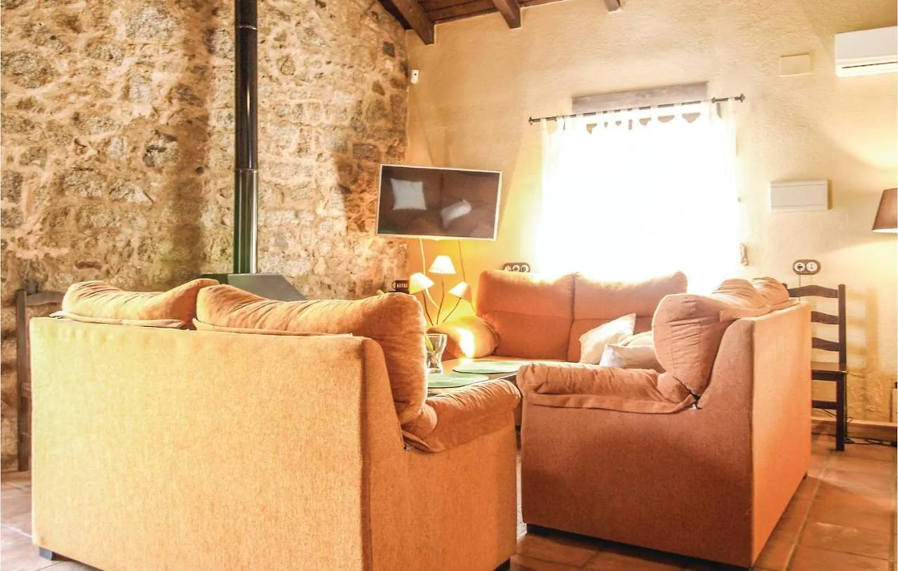 Tatil Evi Cozy Home In Villanueva Del Duque With Kitchen