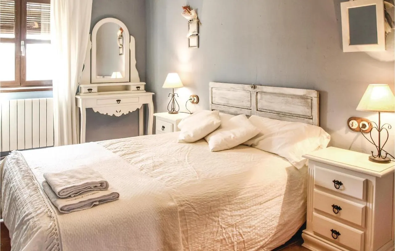Cozy Home In Villanueva Del Duque With Kitchen Tatil Evi
